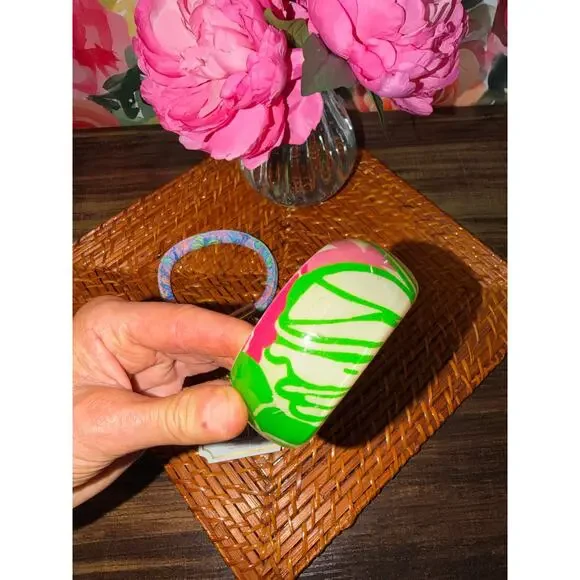 Lilly Pulitzer Bracelet & Round Keychain Lot – Bangle + NWT Keychain - Picture 3 of 10